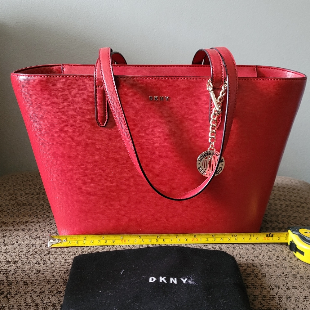 💎SOLD💎DKNY Tote